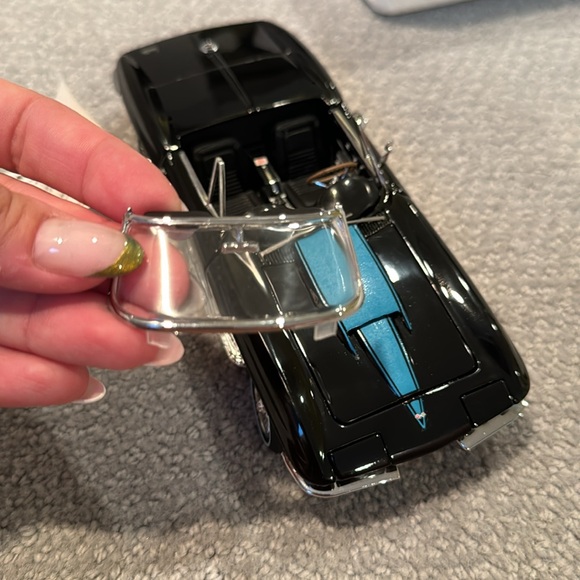 S8-53 FRANKLIN MINT DIE VINTAGE 1:24 CAST CAR - 1967 CHEVY CORVETTE CONVERTIBLE - Picture 4 of 5